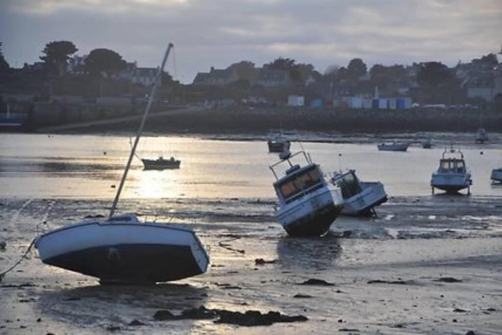 Kermaravel, le petit manoir en bord de mer. Saint-Pol-de-Léon Extérieur photo