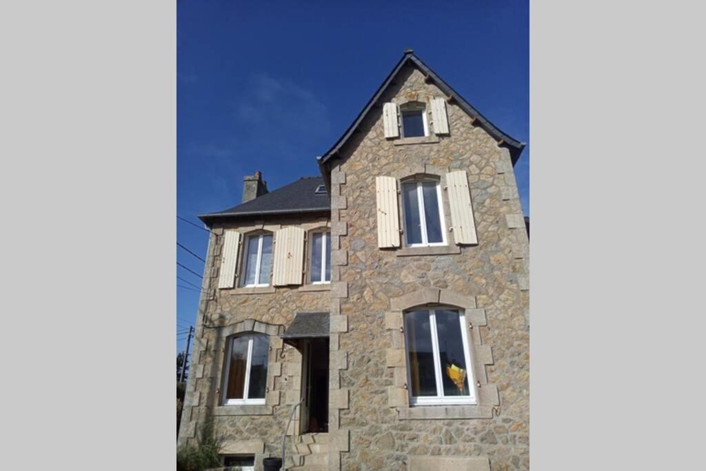 Kermaravel, le petit manoir en bord de mer. Saint-Pol-de-Léon Extérieur photo