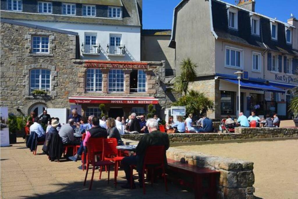Kermaravel, le petit manoir en bord de mer. Saint-Pol-de-Léon Extérieur photo